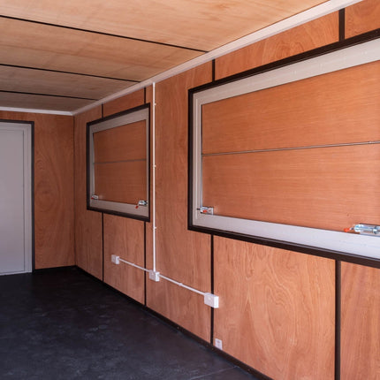 20-Fuß-Seecontainer mit doppelter Serviceklappe. (Ref: 21720)
